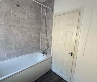 3 bedroom property to rent in Grimsby - Photo 3