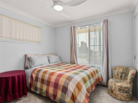 Immaculate Villa in Prime Central Location - Photo 5