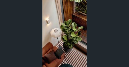 Sleek Furnished Apartment in Prime Location! - Photo 2