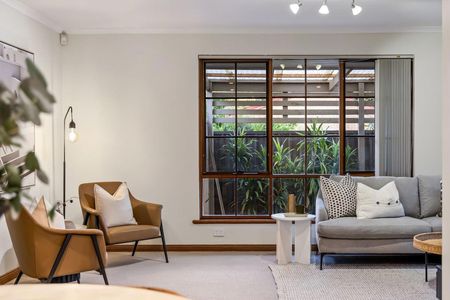 SPACIOUS TWO BEDROOM HOMETTE **6 MONTH LEASE ONLY** - Photo 3