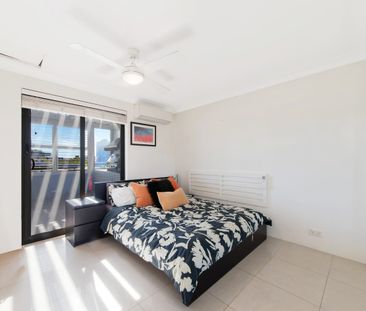 Expansive Penthouse Living in the Heart of Neutral Bay - Photo 6