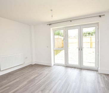 3 bedroom semi-detached house to rent - Photo 5