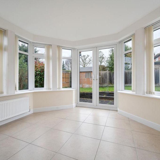 4 bedroom detached bungalow to rent - Photo 1