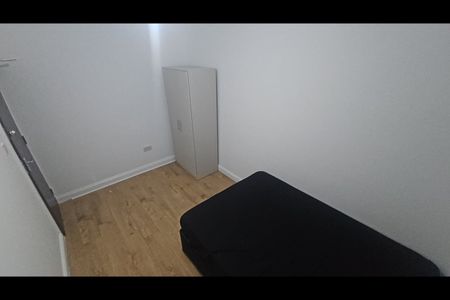 8 Bed Semi-Detached House, Biscot Road, LU3 - Photo 5