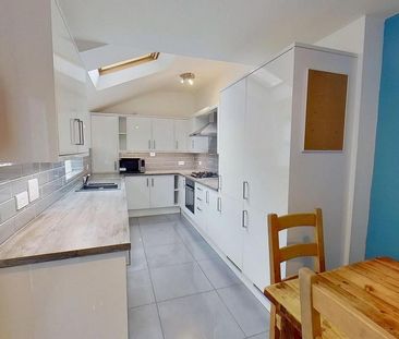 6 bedroom house to rent - Photo 2