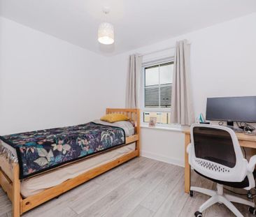 3 bedroom end of terrace house to rent - Photo 4