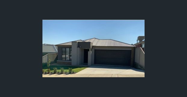 GREAT FAMILY HOME WITH DUCTED HEATING AND COOLING - Photo 1