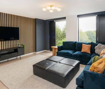 Bedroom Silver (Shared Bathroom) - Photo 4