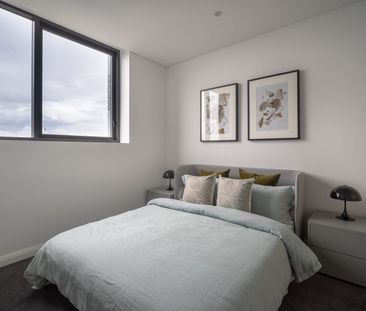 Immaculate North West Corner 2 Bedroom Apartment - Photo 6