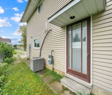 For Lease - 138 45th Street, Wasaga Beach, Ontario - Photo 2