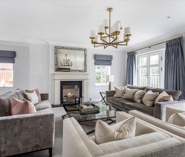An outstanding detached family home in pristine condition located in a private gated development alongside Sunningdale Heath Golf Club. - Photo 1