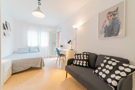 Plaça del Cedre, Valencia, Valencian Community 46022 - Photo 2