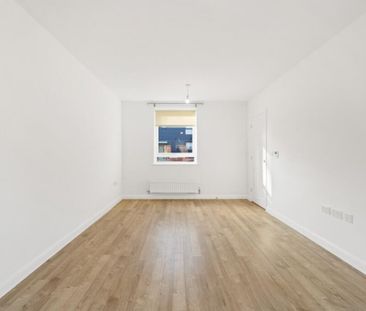 3 bedroom end of terrace house to rent - Photo 5