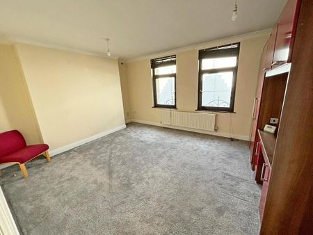 3 bedroom flat to rent - Photo 3