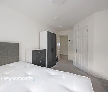 4 bedroom house of multiple occupation to rent - Photo 1