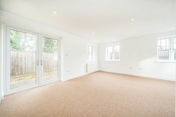 Kavsan Place, Cranford, TW5 - Photo 1
