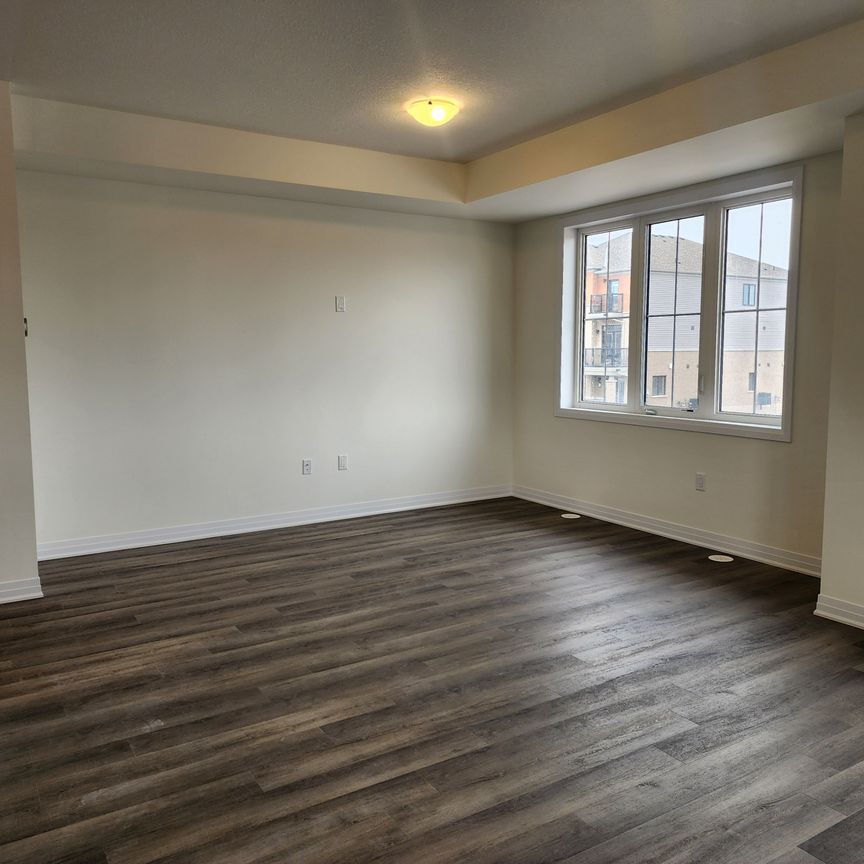 For Lease - 5 Pogie Drive, Welland, Ontario - Photo 1