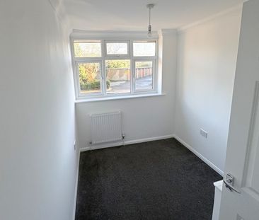 Inkerman Road, Woking - 3 bedrooms Property for lettings - Seymours - Photo 3