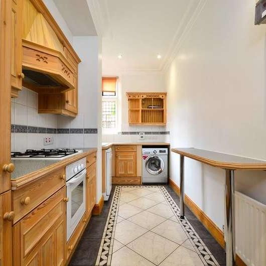 Oldfield Wood, Maybury, GU22 - Photo 1