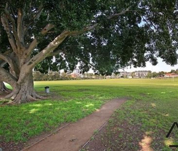 Charming Two-Bedroom Residence in Canterbury - Photo 6