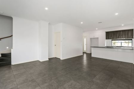 Spacious 3-Bedroom Home with Modern Amenities - Photo 3