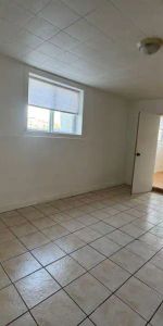 4703 - 40 Avenue — 3 - Photo 4