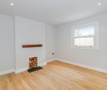 2 bedroom semi-detached house to rent - Photo 4