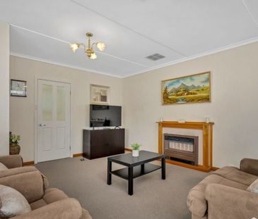 GREAT FAMILY HOME - Photo 6