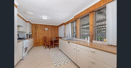 MODERN COMFORT FAMILY HOME - Photo 4