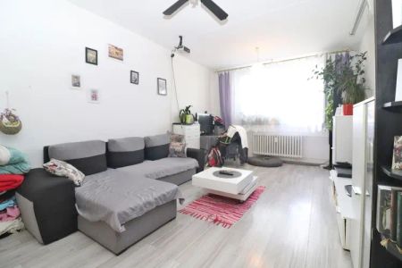 Nabízíme k pronájmu byt 3+1 ve vyhledávané lokalitě Jihlavy, ulice Březinova - Photo 2