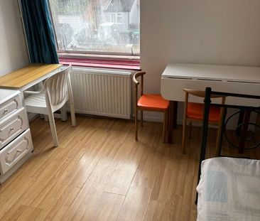 Room in a Shared House, Erskine Crescent, N17 - Photo 5