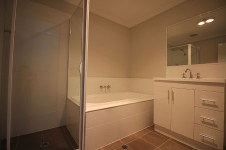 Modern Three Bedroom Duplex - Photo 3