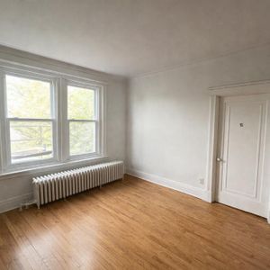 4½ Apartment Available - A louer • For Rent - Photo 2