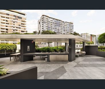 1604/30 Festival Place, Newstead, Qld 4006 - Photo 2