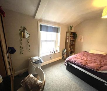 4 bedroom terraced house to rent - Photo 2