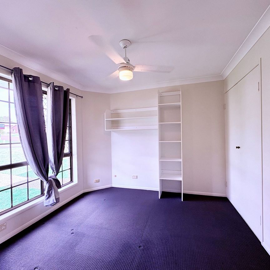 Spacious & Comfortable Brick Home – Perfect for Families or Entertainers - Photo 1