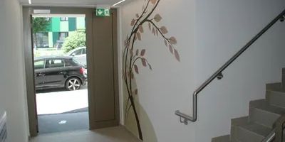 Voll-Kimatisierte Neubau-Wohnung mit Gratis Kühlung, Heizung, PV-Strom, teilmöbliert, 18min zum Flughafen (S7) - Photo 3
