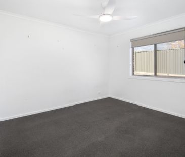 BEAUTIFUL FOUR BEDROOM HOME WITH DOUBLE GARAGE AS WELL AS EXTRA THR... - Photo 3
