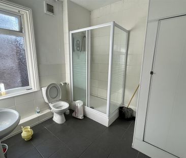 Crossley Terrace, Room 4, Newcastle upon Tyne - Photo 4