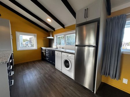 Modern two bedroom townhouse in Linwood! - Photo 5