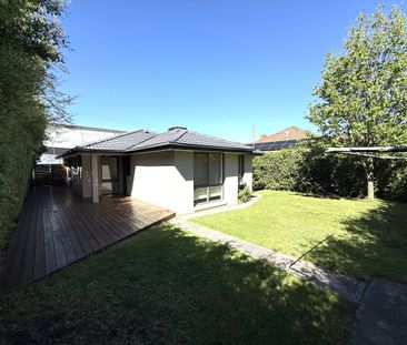 Newly Renovated Comfortable Family Home - Photo 5