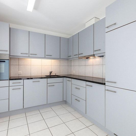 Traumhafte 2 1/2 - Zimmerwohnung mit verglastem Balkon - Photo 1