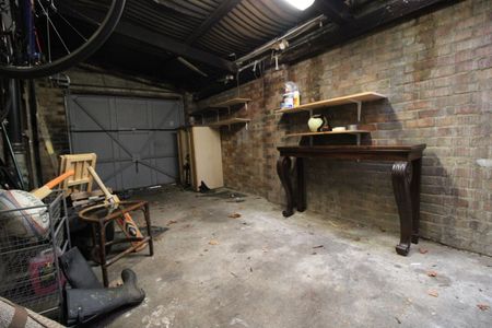 5 Bed Semi-Detached House, Westover Road, SW18 - Photo 4