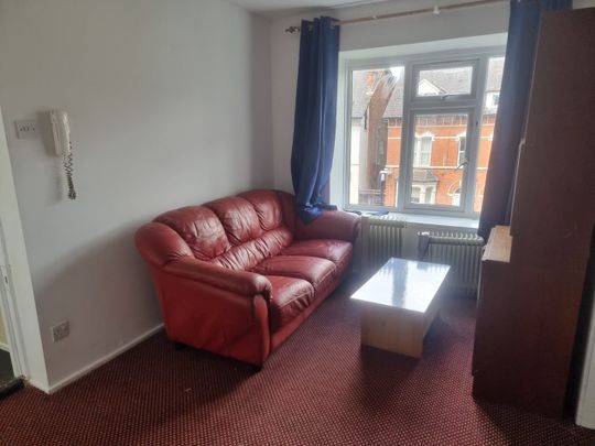 Studio Flat, York Road, B16 - Photo 1