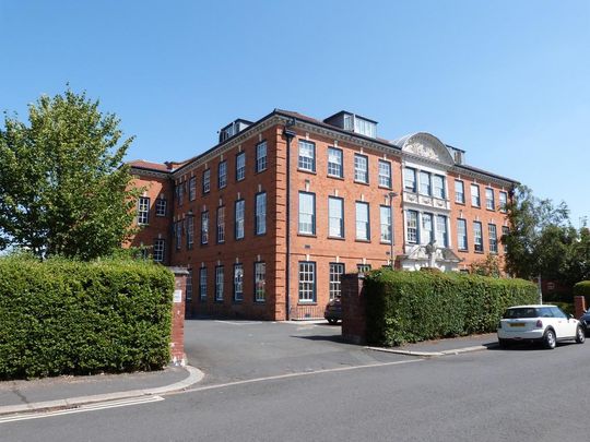 2 bedroom ground floor flat to rent - Photo 1