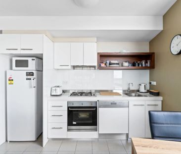 Stylish Fully Furnished 1-Bedroom Apartment - Photo 5