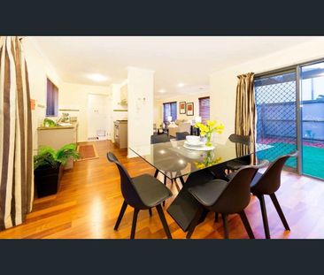 THREE BEDROOM TOWNHOUSE - Photo 2