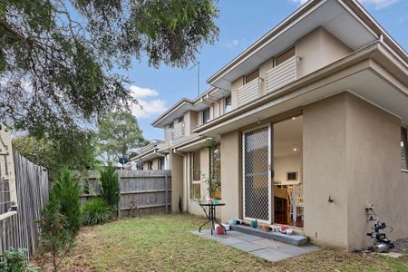 Stylish & Modern Townhouse in a Prime Location - Photo 2