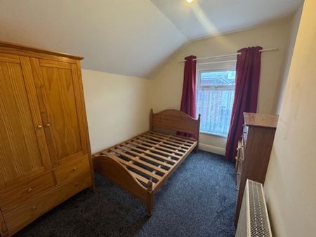 4 bedroom terraced house to rent - Photo 3