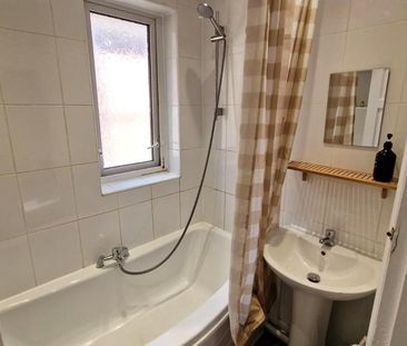4 bedroom semi-detached house to rent - Photo 5